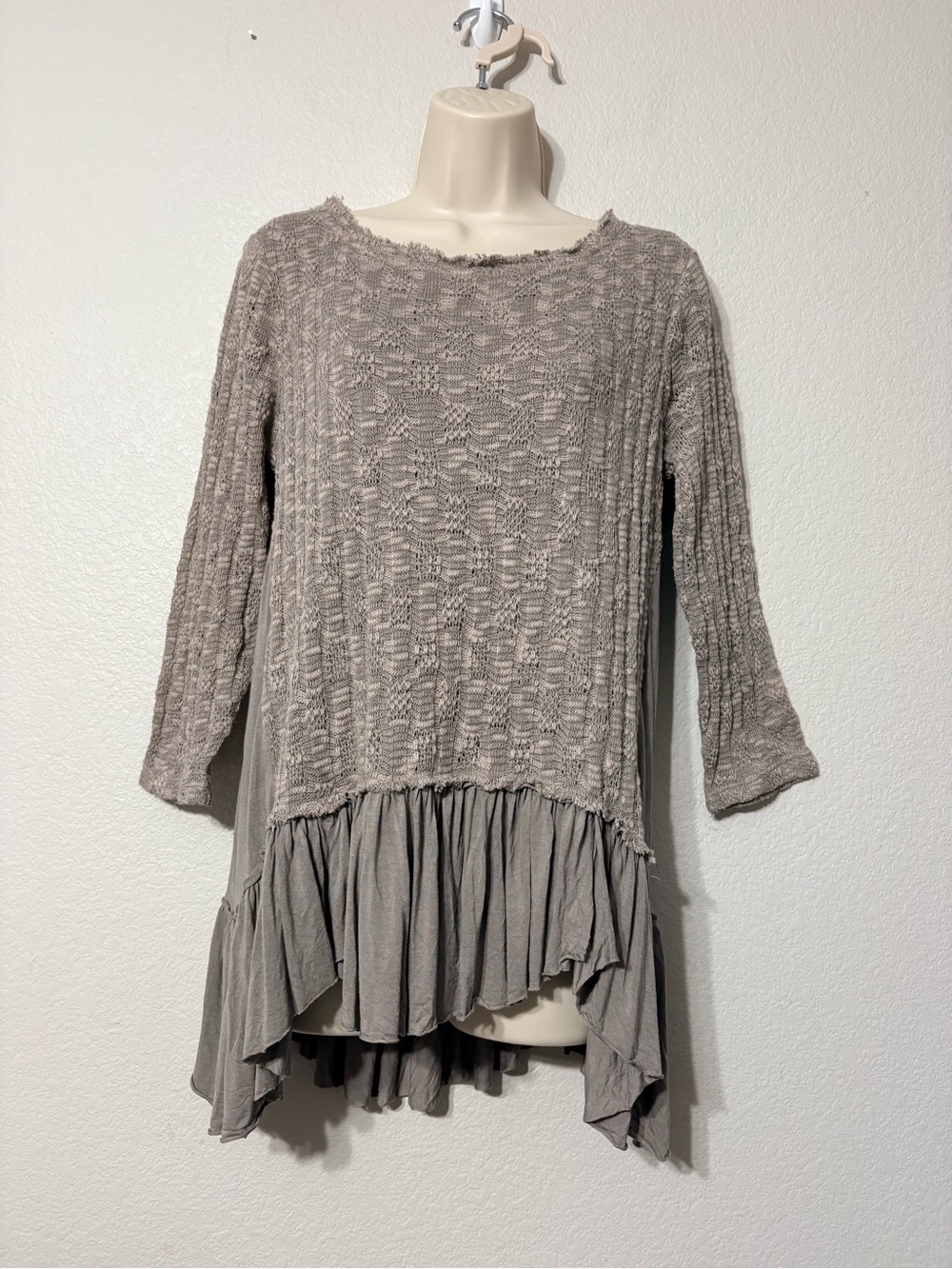 Indigo Thread Taupe Mixed Media Tunic Textured Knit Top Frayed‎ Ruffled Hem L